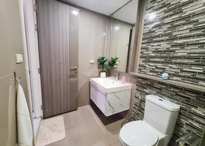 Modern 1br Rooftop Pool 300m To Bts Nana Sukhumvit Apartment
