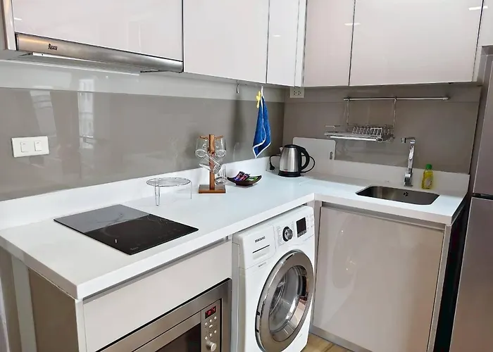 Modern 1br Rooftop Pool 300m To Bts Nana Sukhumvit *