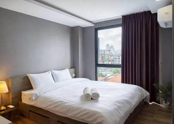 Modern 1br Rooftop Pool 300m To Bts Nana Sukhumvit Apartment Bangkok