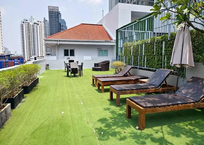 Modern 1br Rooftop Pool 300m To Bts Nana Sukhumvit Apartment