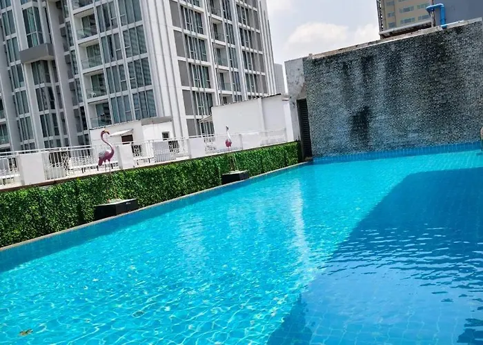 Modern 1br Rooftop Pool 300m To Bts Nana Sukhumvit *