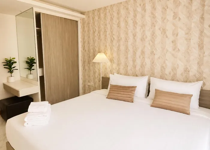 Modern 1br Rooftop Pool 300m To Bts Nana Sukhumvit דירה