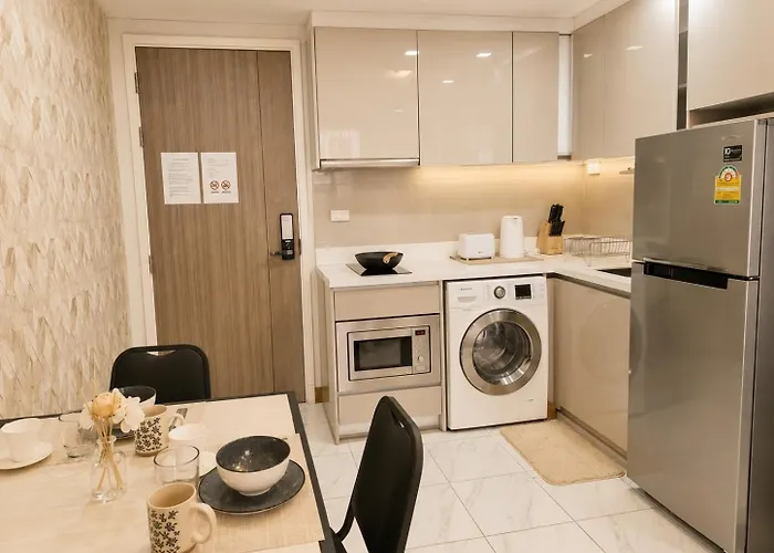Modern 1br Rooftop Pool 300m To Bts Nana Sukhumvit
